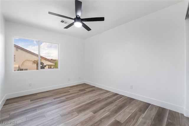 empty room featuring light hardwood / wood-style floors and ceiling fan