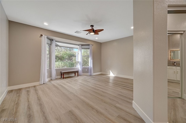 unfurnished room featuring light hardwood / wood-style floors and ceiling fan