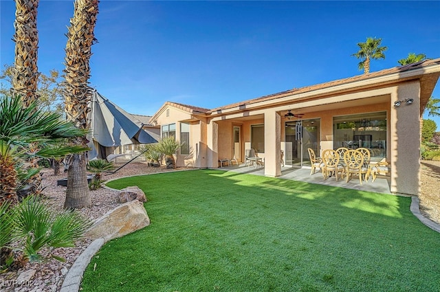 view of yard featuring a patio