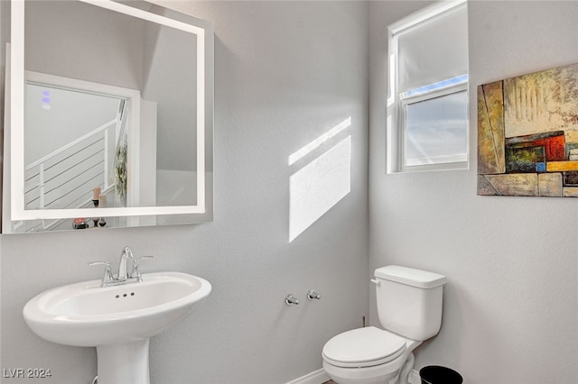 bathroom featuring toilet and sink