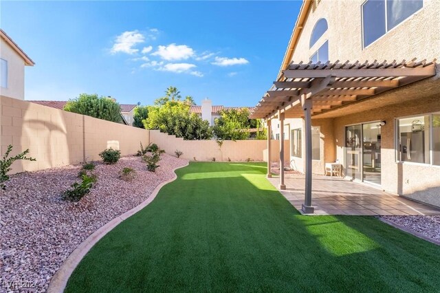 view of yard featuring a pergola and a patio area