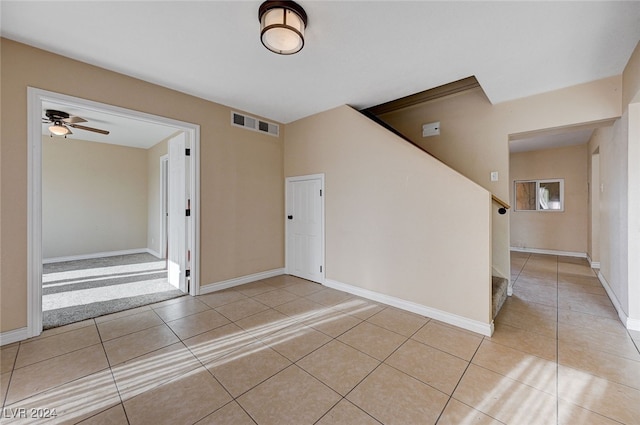 tiled entrance foyer with ceiling fan