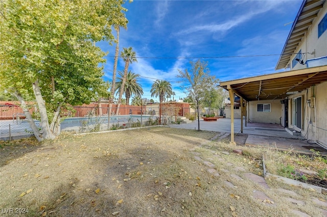 view of yard featuring a patio area