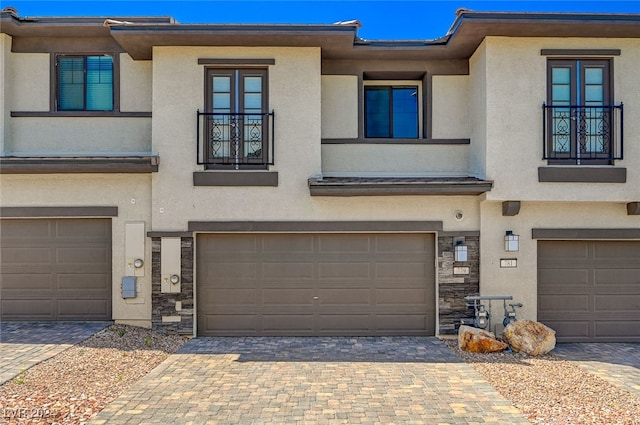 view of front of home featuring a garage