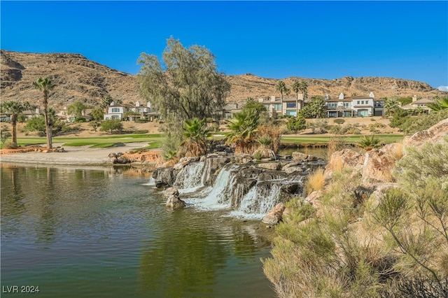 water view featuring a mountain view