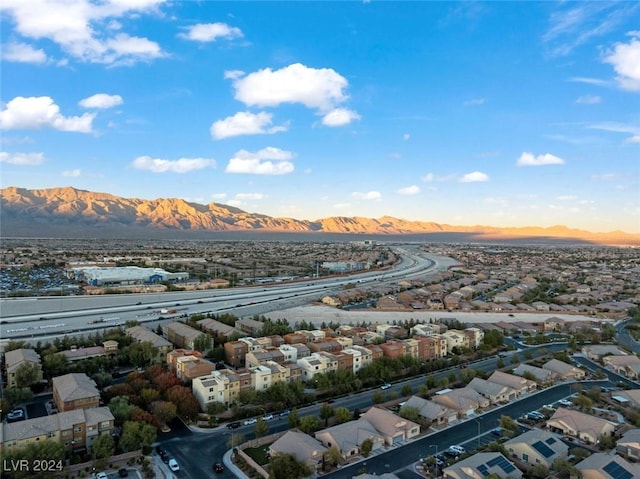 bird's eye view featuring a mountain view