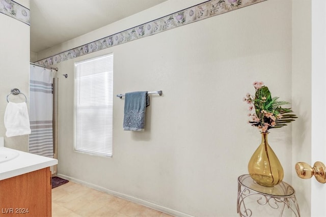 bathroom with a shower with shower curtain and vanity