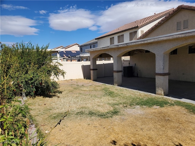 view of yard featuring a patio