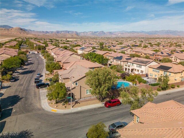 bird's eye view with a mountain view