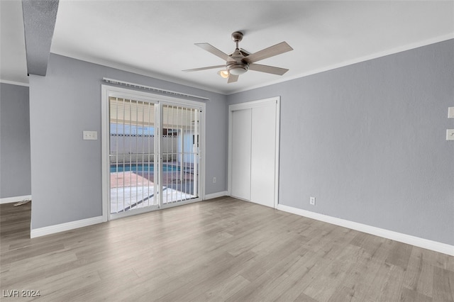 empty room featuring light hardwood / wood-style floors, ceiling fan, and crown molding