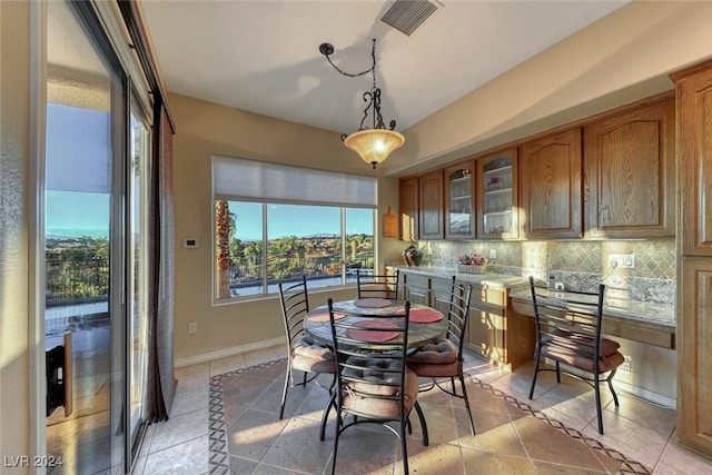 dining space featuring visible vents and baseboards