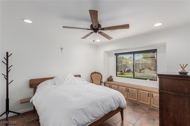 bedroom with ceiling fan