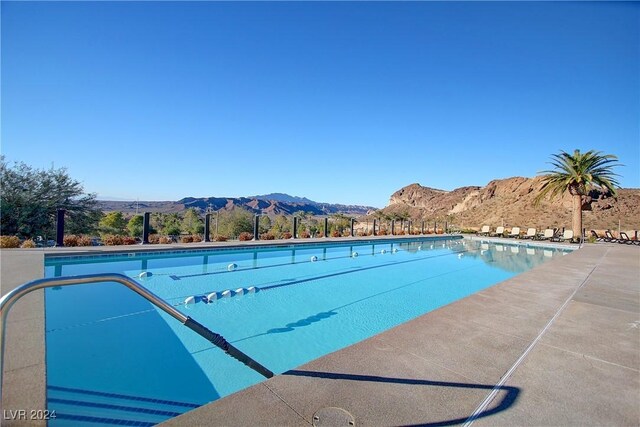 view of pool featuring a mountain view