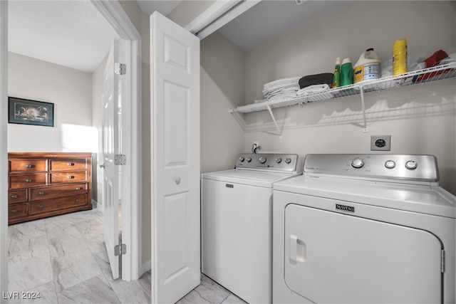 laundry room with washing machine and dryer