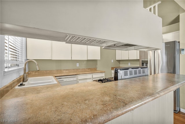 kitchen featuring stainless steel appliances, white cabinetry, sink, kitchen peninsula, and light wood-type flooring