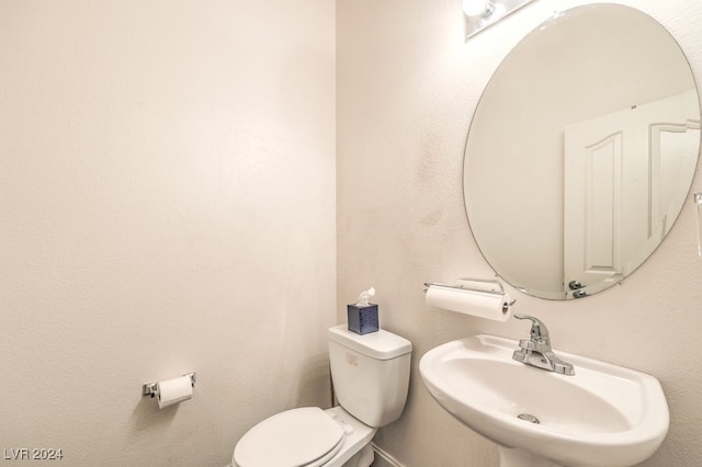 bathroom featuring toilet and sink