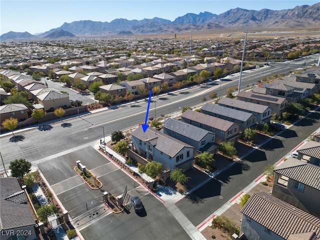 birds eye view of property featuring a residential view and a mountain view