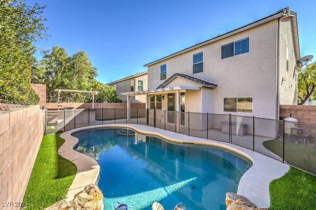 view of swimming pool