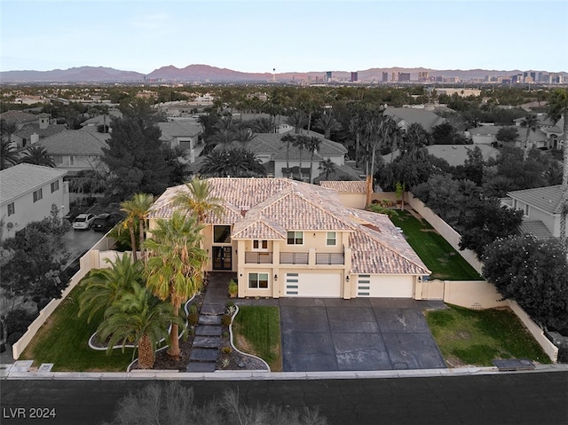 bird's eye view featuring a mountain view