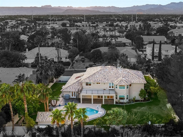 bird's eye view featuring a mountain view