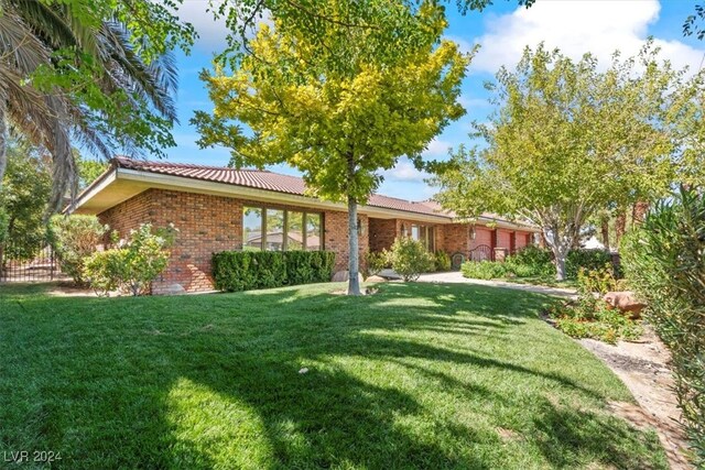 exterior space featuring a front yard