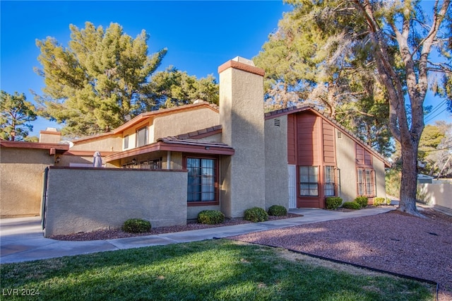 view of front of property