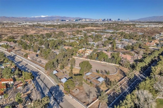 birds eye view of property featuring a mountain view