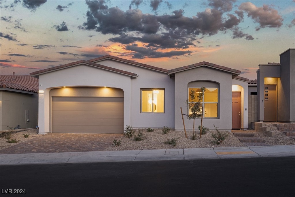 view of front facade featuring a garage