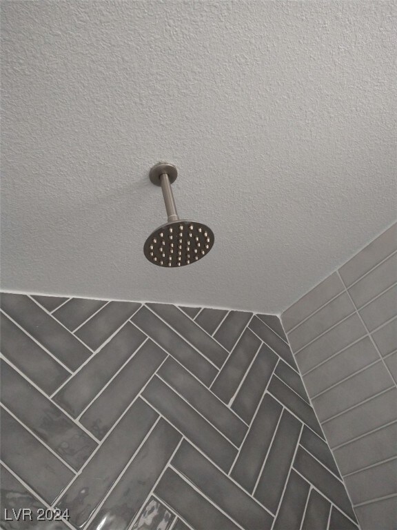 details featuring walk in shower