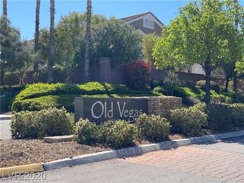 view of community / neighborhood sign