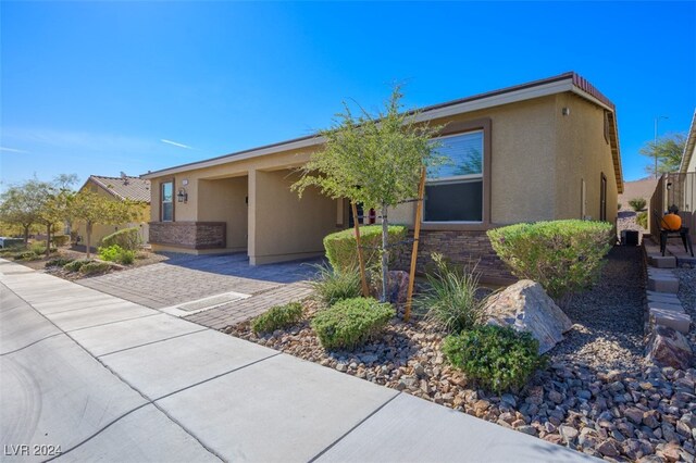 2675 Chinaberry Hill St, Laughlin, NV 89029 - view of front of home featuring stucco siding