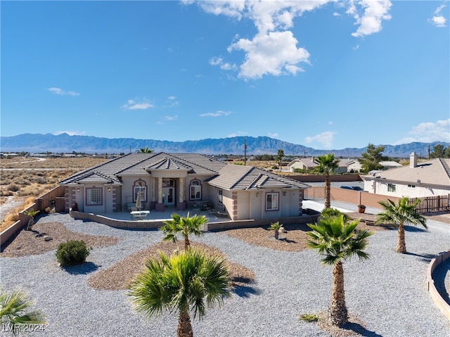 view of front of house featuring a mountain view