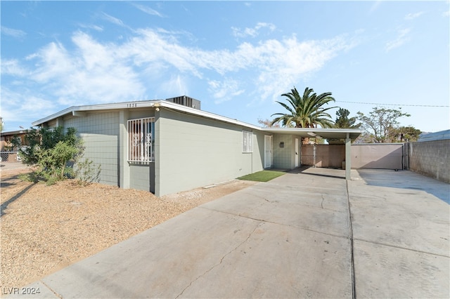 single story home featuring a carport