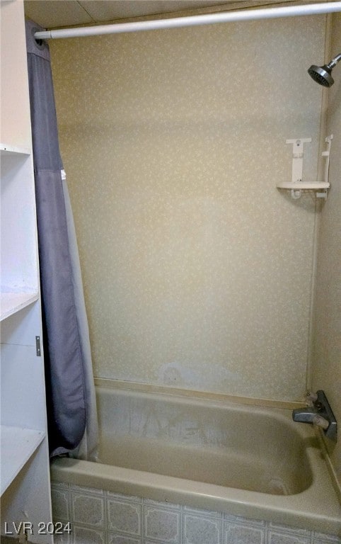bathroom with shower / bathtub combination with curtain