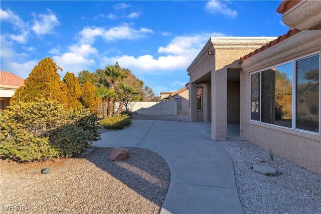 view of yard with a patio area