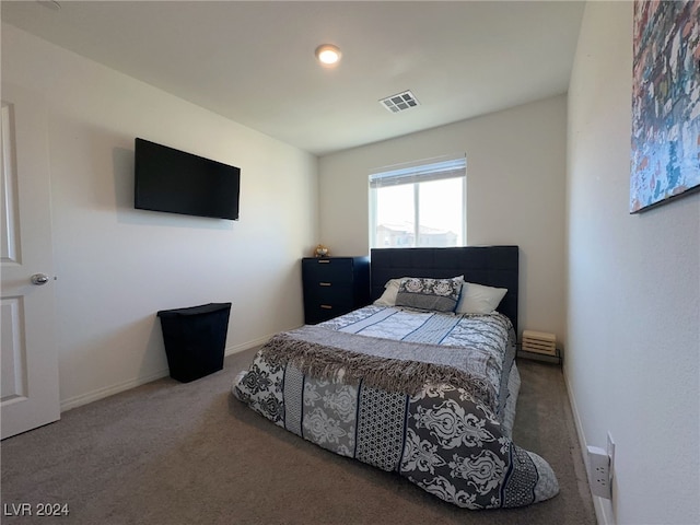 bedroom with carpet flooring