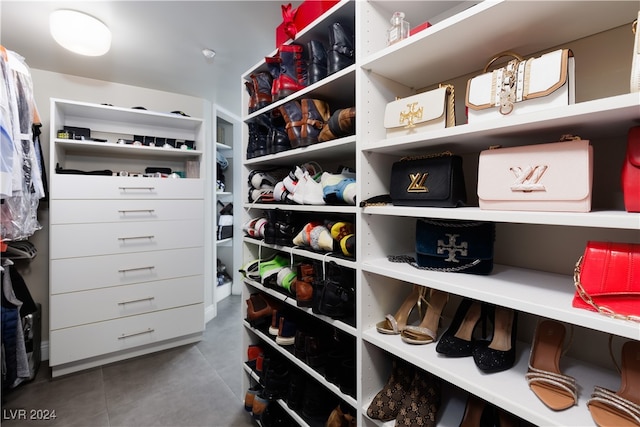 walk in closet with tile patterned flooring