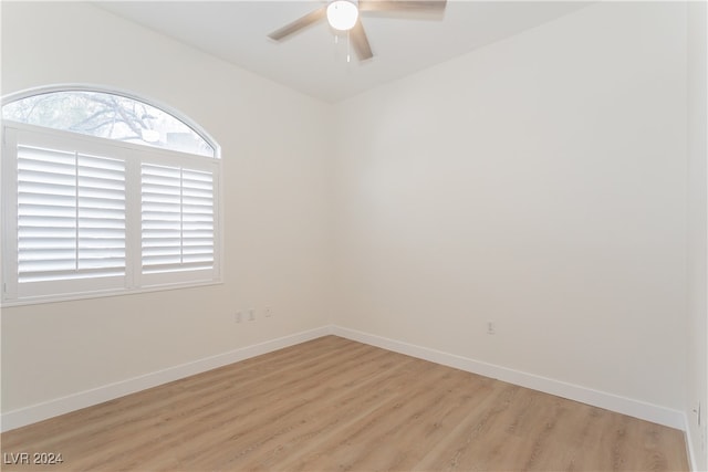 empty room featuring light hardwood / wood-style floors and ceiling fan