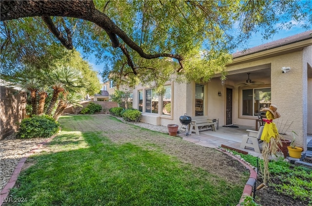 view of yard featuring a patio area, a ceiling fan, and fence