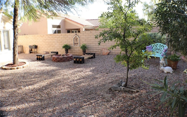 view of yard featuring a fire pit