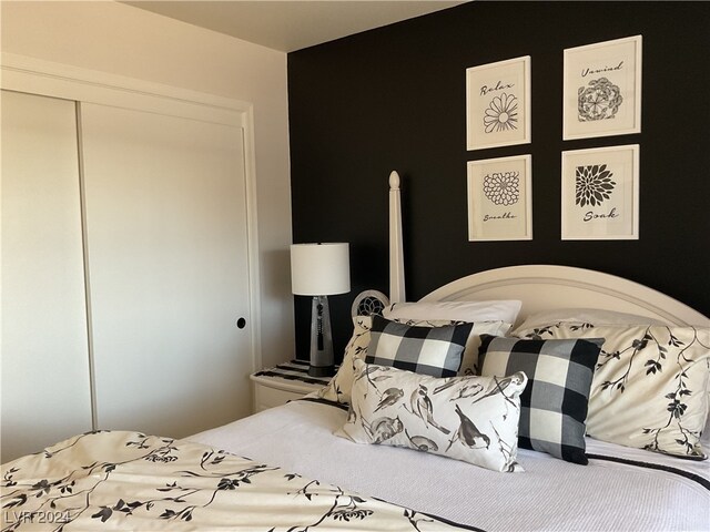 bedroom featuring a closet