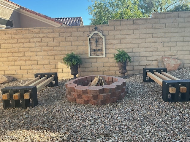 view of patio with an outdoor fire pit