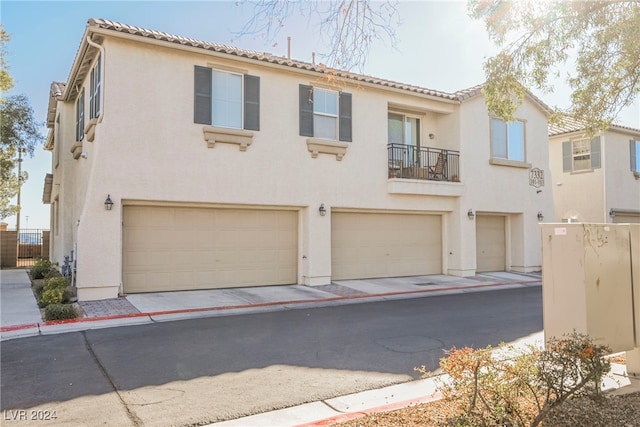 view of front of property featuring a garage