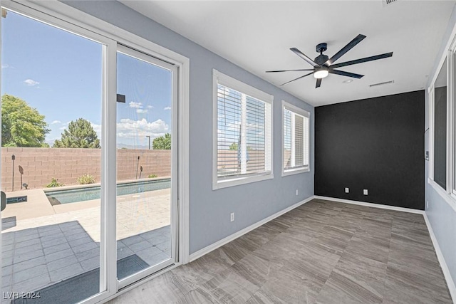 empty room with ceiling fan