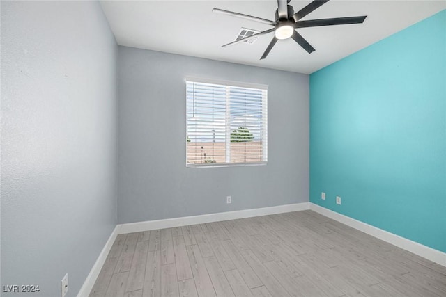 empty room featuring light hardwood / wood-style floors and ceiling fan