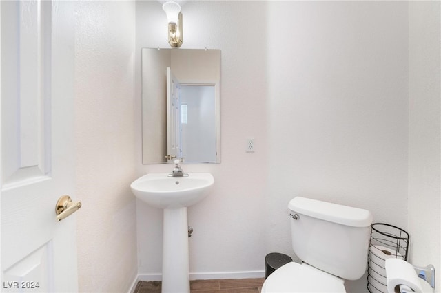 bathroom featuring toilet and sink