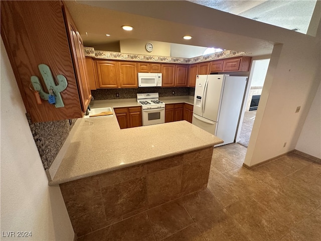 kitchen with sink, kitchen peninsula, vaulted ceiling, white appliances, and light tile patterned flooring