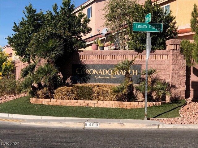 view of community / neighborhood sign