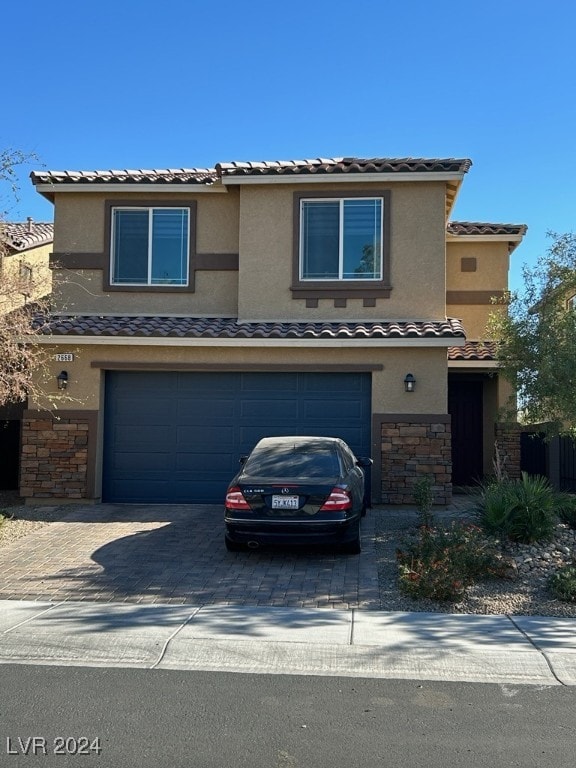 view of front facade featuring a garage