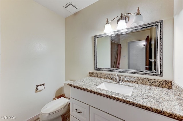 bathroom with vanity, toilet, and curtained shower